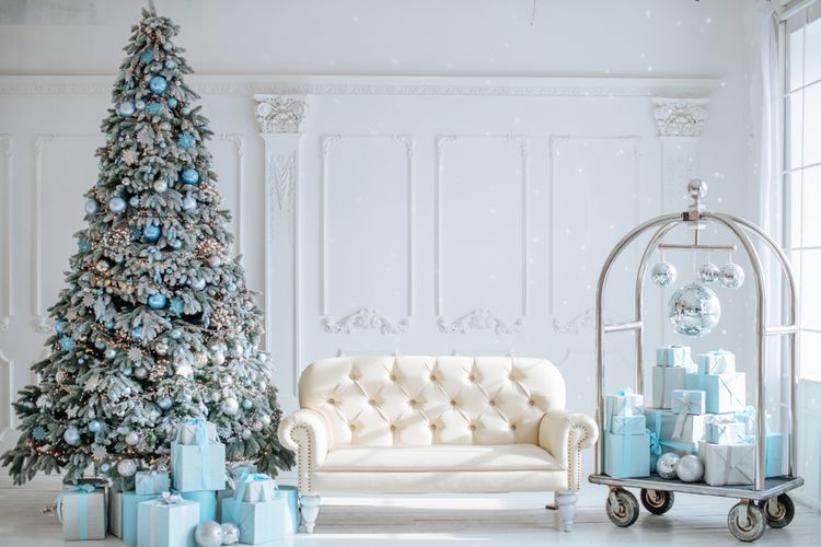 Ilustrasi dekorasi Natal dengan warna biru. 