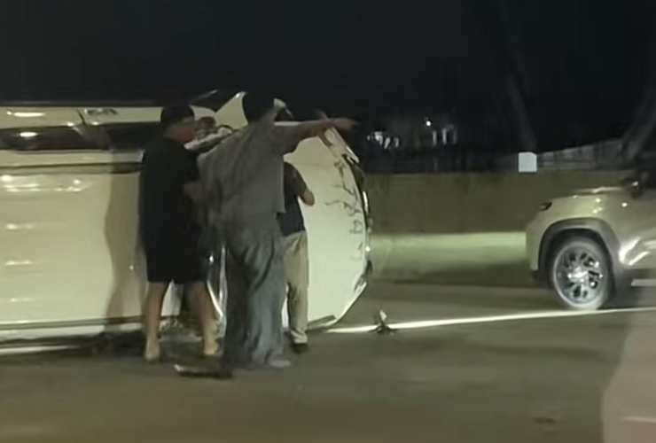 Tabrak Agya di Tol Desari, Pengemudi Fortuner yang Terguling Janji Bakal Ganti Rugi 