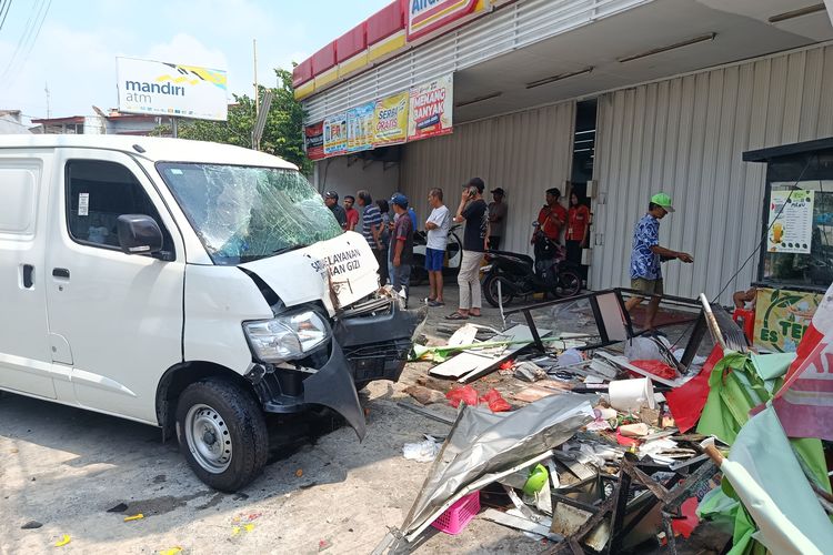 Kronologi Mobil Berstiker SPPG Tabrak 2 Gerobak di Bekasi hingga Pedagang Terluka