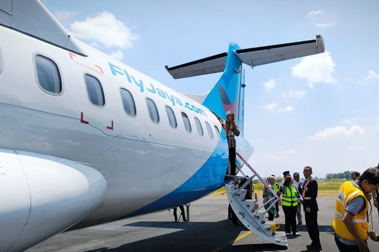 Maskapai penerbangan Fly Jaya mendarat perdana di Bandara Notohadinegoro Jember pada 17 Agustus 2025.