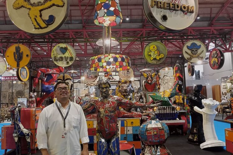 Owner T Vintage & Recycled, James Silalahi