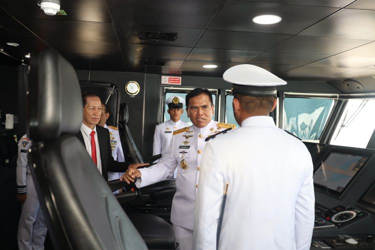 KSAL Laksamana Muhammad Ali pada acara delivery ceremony dan pengukuhan komandan KRI Marlin-877 dan Patkamla Jefman di Dermaga Utara Baru I, Pelabuhan Batu Ampar, Batam, Rabu (20/12/2023).