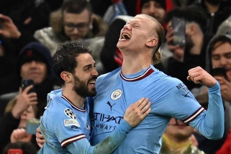 Striker Manchester City, Erling Haaland (kanan), melakukan selebrasi bersama Bernardo Silva, setelah mencetak gol ketiga Manchester City ke gawang Bayern Muenchen dalam pertandingan leg pertama perempat final Liga Champions 2022-23 di Stadion Etihad, Manchester, Selasa (11/4/2023). Terkini, Man City bakal melawan Inter Milan dalam final Liga Champions 2022-2023. Laga Man City vs Inter Milan bergulir di Ataturk Olympic Stadium pada Minggu (11/6/2023).