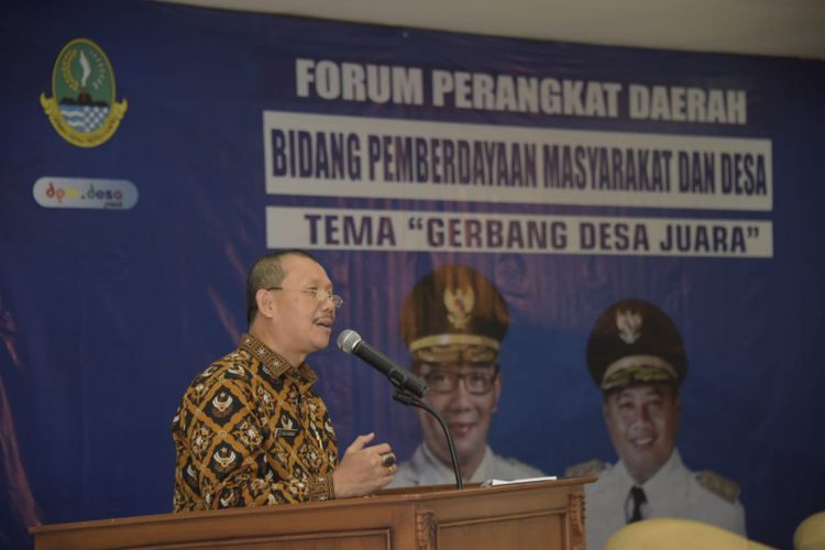 Sekretaris Daerah Jabar Iwa Karniwa saat membuka kegiatan Forum Perangkat Daerah Bidang Pemberdayaan Masyarakat dan Desa se-Jabar, di aula gedung PKK Provinsi Jawa Barat, Jalan Soekarno Hatta Bandung, Kamis (21/3/19).