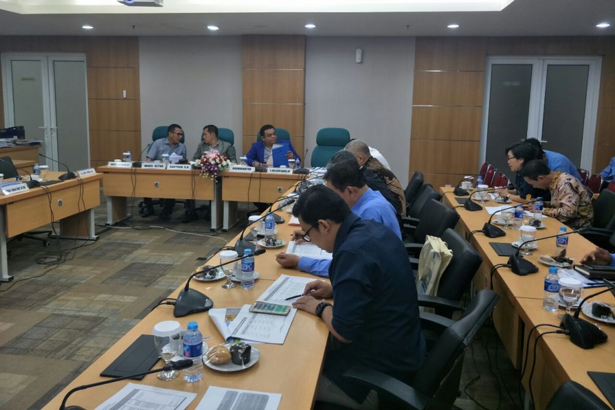 Suasana rapat banggar pembahasan RAPBD 2018 di Komisi C DPRD DKI Jakarta, Selasa (21/11/2017). 