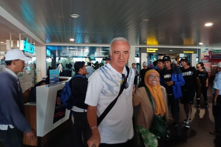 Pelatih Persib Bandung Mario Gomez saat ditemui di Bandara Husein Sastranegara Bandung, Senin (28/5/2018).