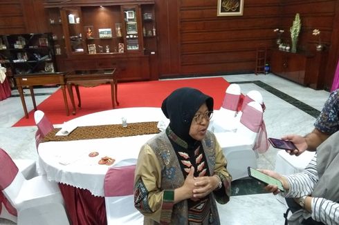 Risma Serahkan Bantuan Gedung Sekolah untuk Korban Gempa di Maluku