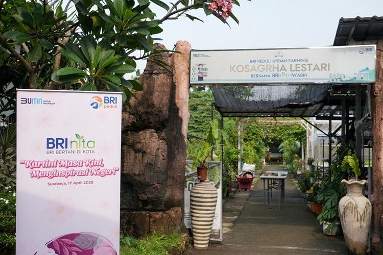 Kelompok Usaha Kosagrha Lestari di Kelurahan Medokan Ayu, Kota Surabaya, Jawa Timur, menjadi salah satu kelompok usaha yang merasakan manfaat dari program BRInita. 