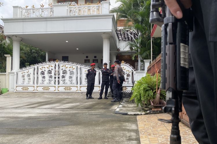 KPK Sita 1 Buku Kecil dan USB dari Rumah Hasto tapi Bawa Koper, PDI-P: Tak Logis