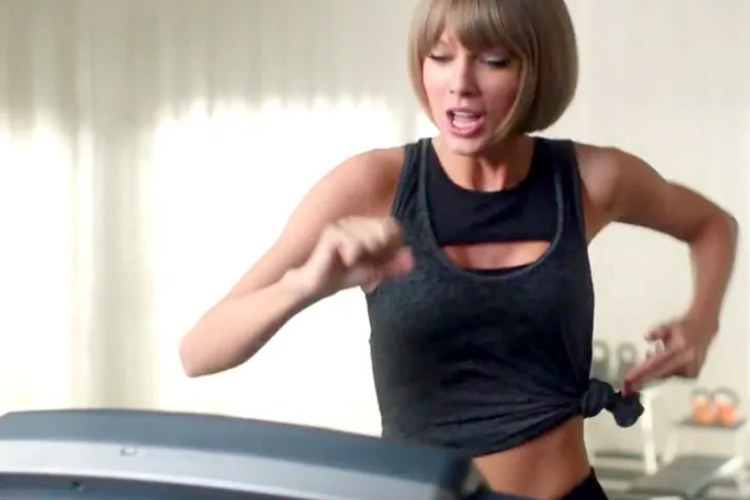 Taylor Swift lari di treadmill