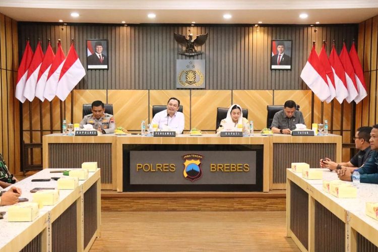 Diskusi dengan Sespimmen Polri, Bupati Brebes Bahas Tantangan Distribusi Pupuk Subsidi 