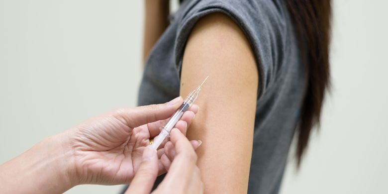Ilustrasi pemberian vaksin atau vaksinasi.