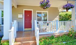 5 Hal yang Membuat Teras Depan Rumah Terlihat Norak, Hindari!