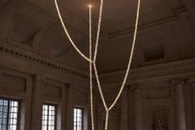 Chandelier ini terbuat dari kristal Svarosky.