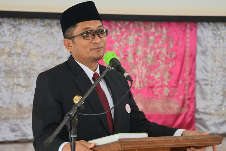 Wali Kota Padang Hendri Septa melantik Syahendri Barkah sebagai Kepala Dinas Perdagangan dan Yopi Krislopa sebagai Kepala Dinas Pendidikan dan Kebudayaan, Selasa (15/11/2022). Dua posisi ini sebelumnya kosong hampir empat bulan.