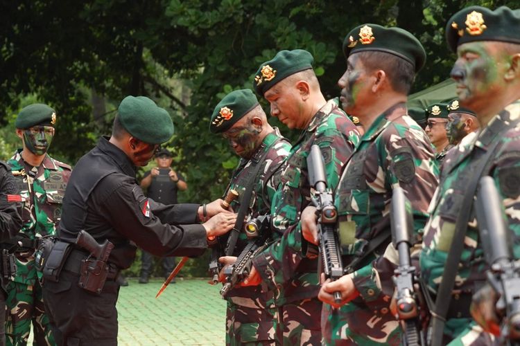 Panglima Komando Cadangan Strategis TNI Angkatan Darat (Pangkostrad) Muhammad Saleh Mustafa dan lima perwira tinggi (pati) lain di jajaran Kostrad menerima brevet intai tempur (taipur) dari Korps Baret Hijau Tua itu. Ia melaksanakan beberapa materi latihan dan uji kemampuan seperti mengatasi jebakan “Booby Trap”, keterampilan penggunaan senjata tradisional panah dan sumpit, dilanjutkan menembak runduk atau menjadi sniper di daerah latihan Kostrad, Gunung Sanggabuana, Karawang, Jawa Barat, pada Sabtu (23/12/2023).