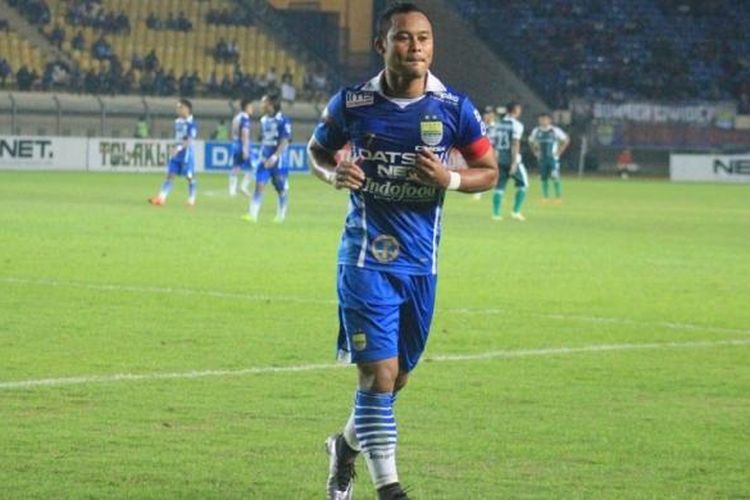 Atep mencetak satu gol saat Persib Bandung menang atas PS TNI di Stadion Si Jalak Harupat, Kamis (24/3/2016)