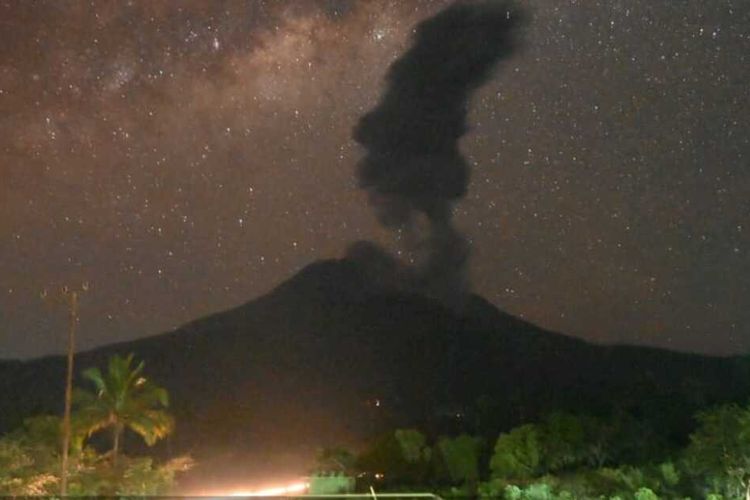 Gunung Lewotobi Laki-laki Erupsi Malam Ini, Tinggi Kolom Abu 1.000 Meter