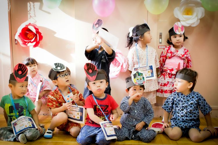 Ilustrasi anak-anak di daycare.