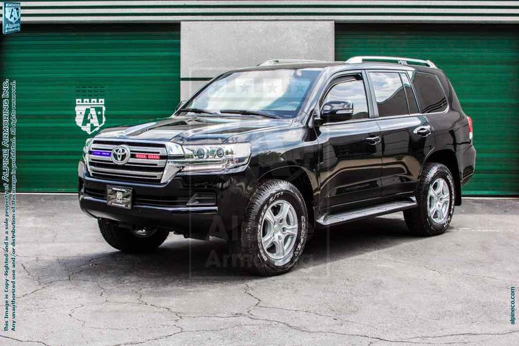 Toyota Land Cruiser 200 GXR armored dari Alpine Armoring