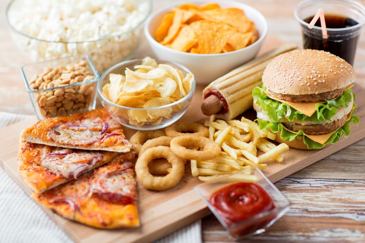 Ilustrasi makanan cepat saji. Ada setidaknya tujuh efek samping makan fast food setiap hari.