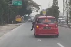 Viral Video Polisi Tersangkut di Kap Mobil yang Ugal-ugalan di Kudus