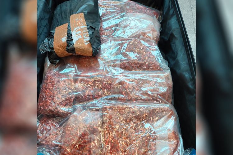 Koper Jemaah Haji Dibongkar di Bandara Jeddah, Isinya Tempe Orek Berkilo-kilo
