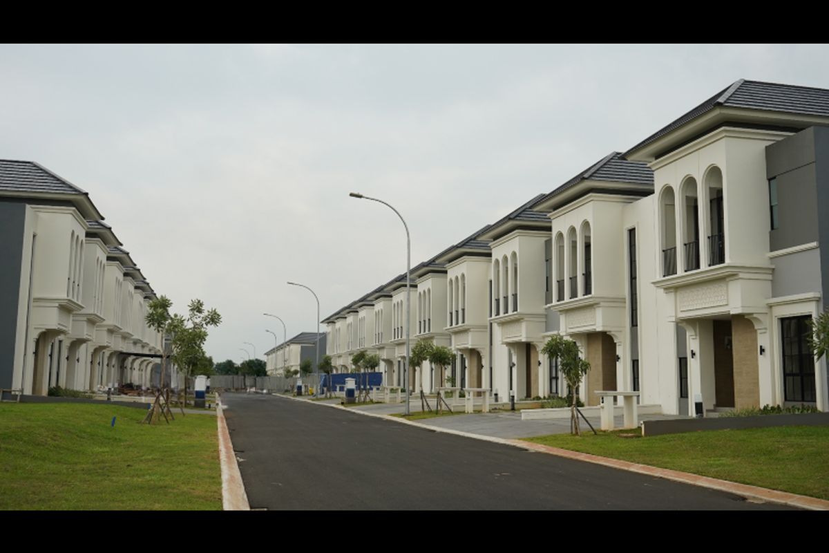 Kawasan klaster Helios Prime di Suvarna Sutera, Kabupaten Tangerang, Banten, Senin (8/1/2024). Rumah Helios Prime menawarkan hunian rumah dua lantai gaya klasik Eropa. Warga yang bekerja di Jakarta dan Tangerang menjadi target utama pasar di Suvarna Sutera.