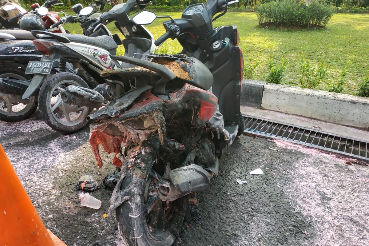 Motor meledak di Kementerian Luar Negeri di Gambir, Jakarta Pusat,  Rabu (7/8/2019).