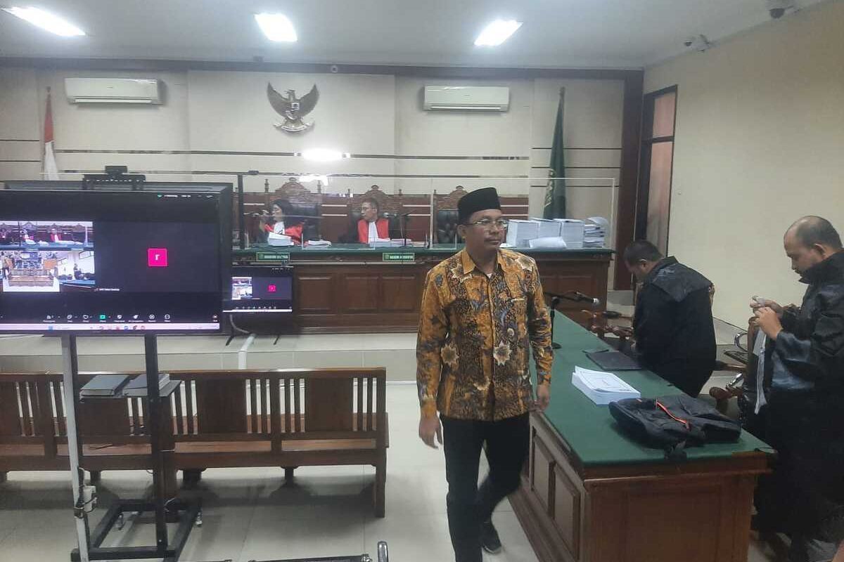 Gus Muhdlor dalam sidang lanjutan kasus pemotongan dana insentif pegawai di Pengadilan Tipikor Surabaya, Senin (9/12/2024).