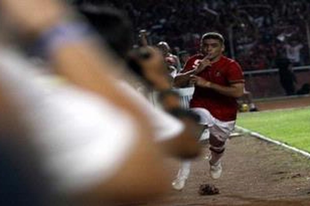 Striker timnas Indonesia, Cristian Gonzales, menjadi kunci kemenangan Indonesia 4-3 atas Turkmenistan. Dia mencetak dua gol pada laga kedua Pra Piala Dunia 2014 di Stadion Gelora Bung Karno, Kamis (28/7/2011).