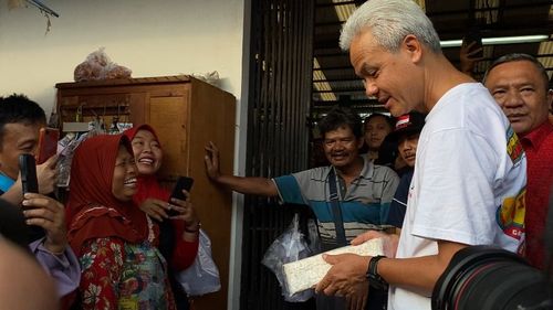 Pedagang Mengeluh Kedelai Langka Saat Ganjar Kunjungi Pasar Kebon Agung Boyolali