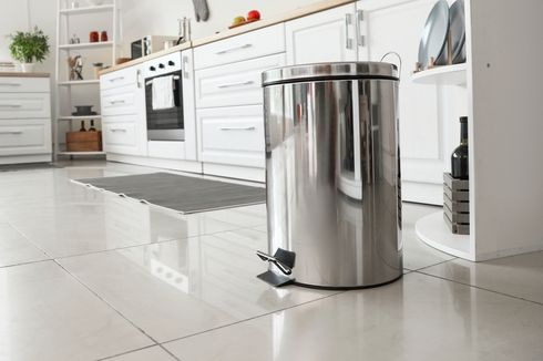 5 Trik Meminimalkan Bau dari Tempat Sampah Dapur