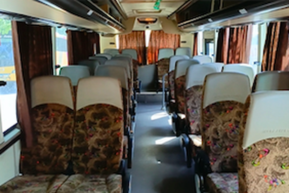 Suasana di dalam bus menuju IKN