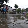 Banyak Jalan Tergenang Saat Hujan, Hati-hati Ban Jeblos ke Selokan