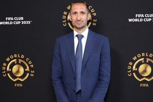 Chiellini dan Manajemen Juventus Murka Soal Kartu Merah Pierre Kalulu