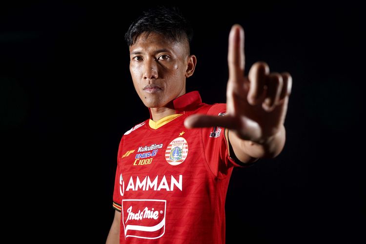 Pemain baru Persija Jakarta, Ahmad Bustomi. Bustomi merupakan mantan pemain timnas Indonesia yang tampil pada Piala AFF 2010. (Foto: Official Persija)