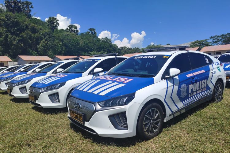 Sebanyak 115 unit kendaraan listrik berbasis baterai (KLBB) telah tiba di Labuan Bajo, Manggarai Barat, NTT. Kendaraan ini digunakan selama Konferensi Tingkat Tinggi (KTT) ASEAN Summit ke-42 Tahun 2023 pada 9 sampai 11 Mei mendatang.