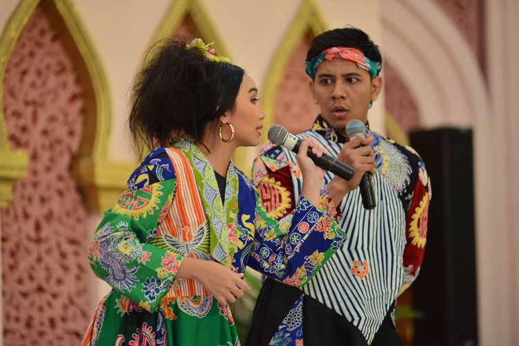 Outfit yang dikenakan dalam Teater Abnon 2017 berjudul Babe, Muka Kampung Rejeki Kota digunakan lagi dalam acara TAMAN (Abang None Jakarta Ramadhan) 2024 oleh Abang Jakarta Selatan 2012, Luthfi (kanan), dan None Kepulauan Seribu 2022, Adel (kiri).