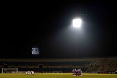 Berita Foto Persita Vs PSIS - Drama Kejar-kejaran dan Hujan 5 Gol