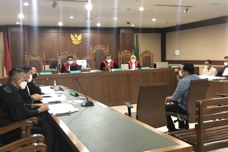 Sidang lanjutan dugaan korupsi pemberian suap proyek infrastruktur di Kabupaten Langkat dengan terdakwa Muara Perangin-angin. Sidang berlangsung di Pengadilan Tindak Pidana Korupsi (Tipikor) Jakarta, Senin (23/5/2022). 