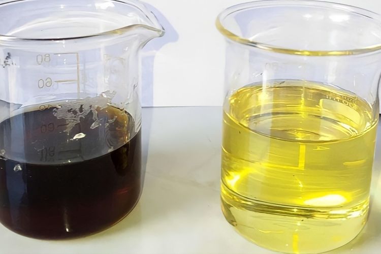 Tim KKN Abmas Institut Teknologi Sepuluh Nopember (ITS) membagikan cara menjernihkan minyak goreng bekas.