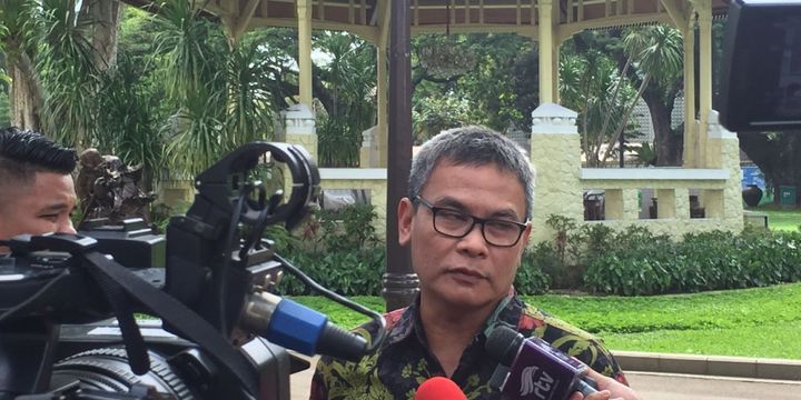 Staf Khusus Presiden bidang Komunikasi Johan Budi Saptopribowo di Istana, Jakarta, Senin (4/12/2017).