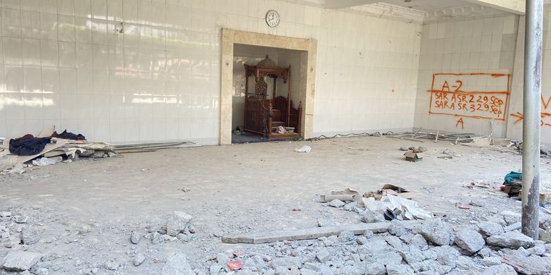 Bagian mimbar dan imam mushala Ponpes Al Khoziny Sidoarjo, Selasa (7/10/2025)