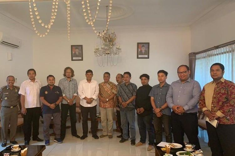 Pemerintah Kota Kediri, Pemerintah Kota Yogyakarta, dan perwakilan suporter PSIM serta Persik.