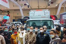 Menko Airlangga Kepincut Isuzu Elf Campervan di GIIAS 2022