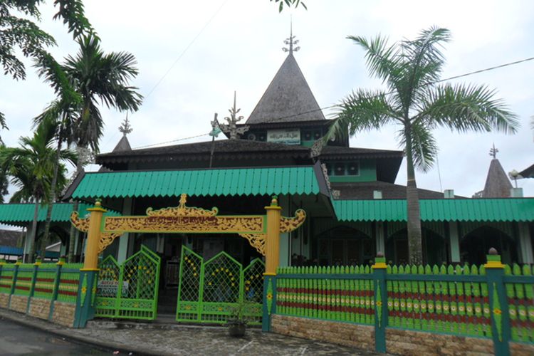 Masjid Sultan Suriansyah, Banjarmasin, yang merupakan salah satu masjid tertua di Indonesia