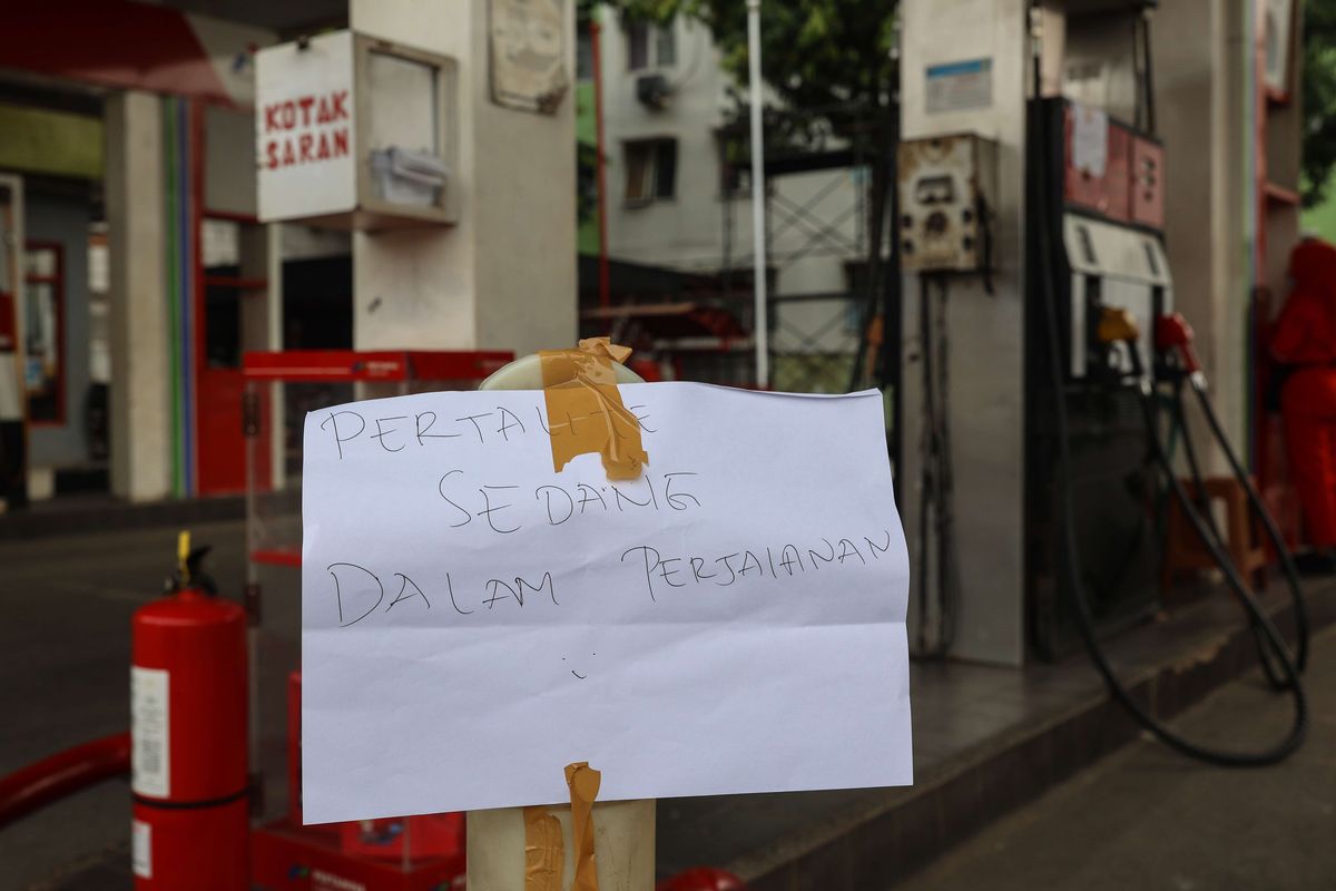 Bahan Bakar Minyak bersubsidi Pertalite di salah satu Stasiun Pengisian Bahan Bakar Umum (SPBU) di Depok, Jawa Barat kosong, Rabu (3/8/2022). Pertamina mengungkapkan kuota BBM subsidi menipis.