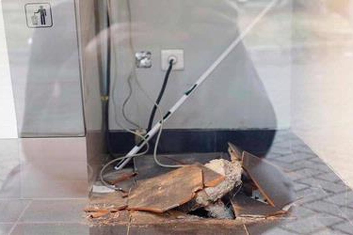 Ilustrasi perampokan mesin ATM