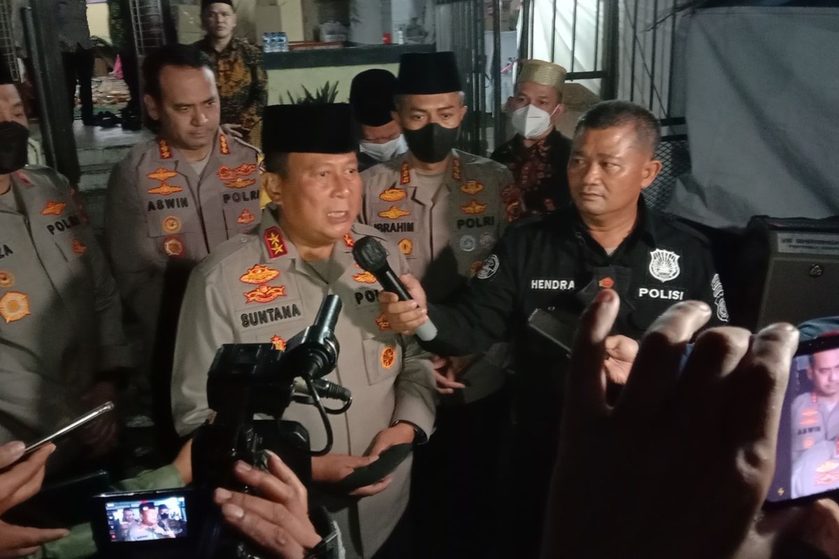 Kapolda Jabar Irjen Suntana tengah menjelaskan terkait pemantauan minyak goreng di jabar